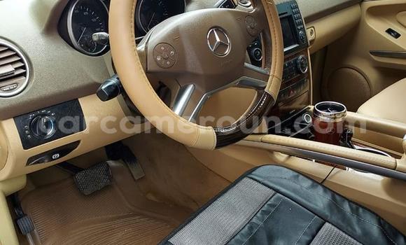 Sayi Na hannu Mercedes‒Benz ML–Class White Mota in Douala a Ƙasar Kamaru Sayi Na hannu Mercedes‒Benz ML–Class White Mota in Douala a Ƙasar Kamaru