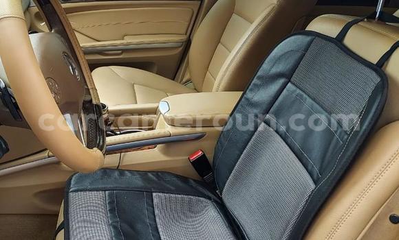 Sayi Na hannu Mercedes‒Benz ML–Class White Mota in Douala a Ƙasar Kamaru Sayi Na hannu Mercedes‒Benz ML–Class White Mota in Douala a Ƙasar Kamaru