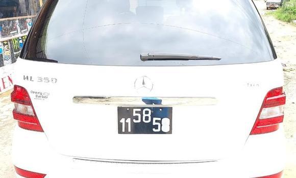 Sayi Na hannu Mercedes‒Benz ML–Class White Mota in Douala a Ƙasar Kamaru Sayi Na hannu Mercedes‒Benz ML–Class White Mota in Douala a Ƙasar Kamaru