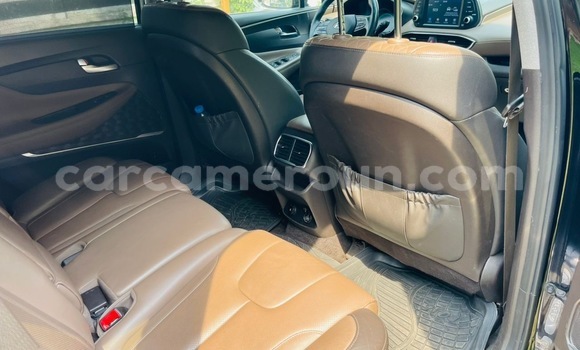 Sayi Na hannu Hyundai Santa Fe Black Mota in Douala a Ƙasar Kamaru Sayi Na hannu Hyundai Santa Fe Black Mota in Douala a Ƙasar Kamaru