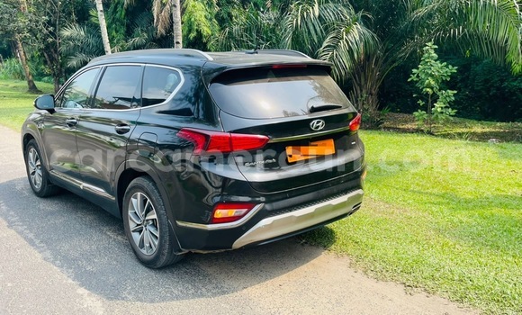 Sayi Na hannu Hyundai Santa Fe Black Mota in Douala a Ƙasar Kamaru Sayi Na hannu Hyundai Santa Fe Black Mota in Douala a Ƙasar Kamaru