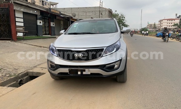 Sayi Na hannu Kia Sportage Azurfa Mota in Douala a Ƙasar Kamaru Sayi Na hannu Kia Sportage Azurfa Mota in Douala a Ƙasar Kamaru
