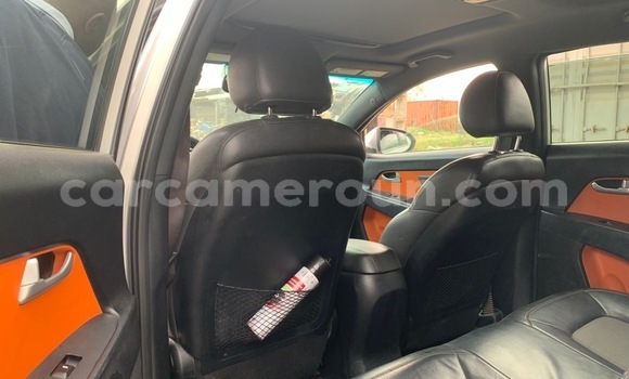 Sayi Na hannu Kia Sportage Azurfa Mota in Douala a Ƙasar Kamaru Sayi Na hannu Kia Sportage Azurfa Mota in Douala a Ƙasar Kamaru