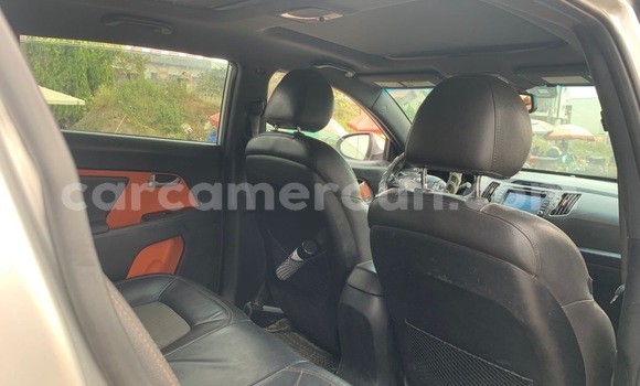 Sayi Na hannu Kia Sportage Azurfa Mota in Douala a Ƙasar Kamaru Sayi Na hannu Kia Sportage Azurfa Mota in Douala a Ƙasar Kamaru