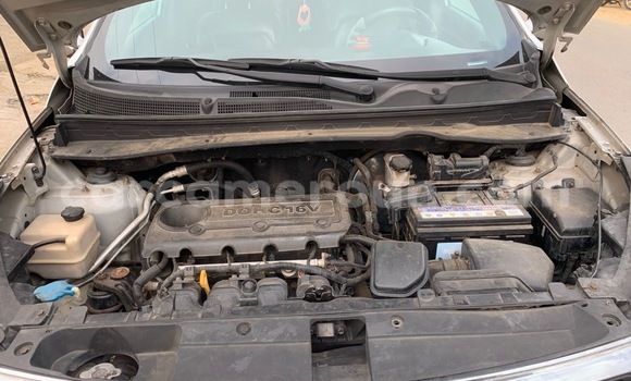 Sayi Na hannu Kia Sportage Azurfa Mota in Douala a Ƙasar Kamaru Sayi Na hannu Kia Sportage Azurfa Mota in Douala a Ƙasar Kamaru