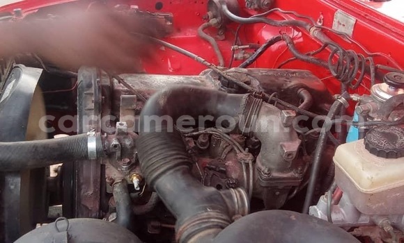 Sayi Imported Toyota Hilux Red Mota in Douala a Ƙasar Kamaru Sayi Imported Toyota Hilux Red Mota in Douala a Ƙasar Kamaru