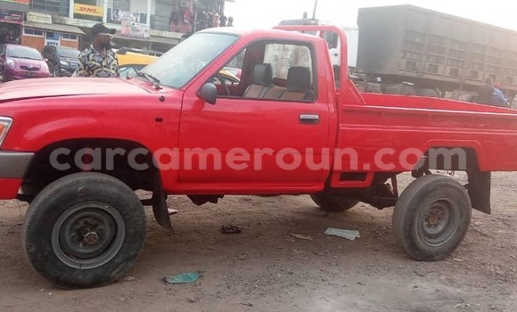 Sayi Imported Toyota Hilux Red Mota in Douala a Ƙasar Kamaru Sayi Imported Toyota Hilux Red Mota in Douala a Ƙasar Kamaru