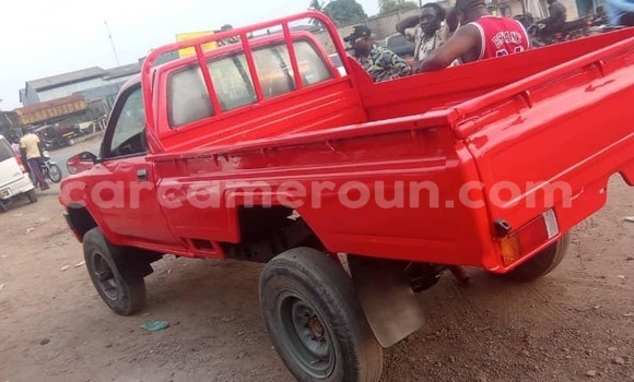 Sayi Imported Toyota Hilux Red Mota in Douala a Ƙasar Kamaru Sayi Imported Toyota Hilux Red Mota in Douala a Ƙasar Kamaru