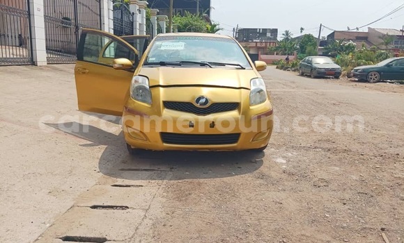 Sayi Na hannu Toyota Vitz Brown Mota in Douala a Ƙasar Kamaru Sayi Na hannu Toyota Vitz Brown Mota in Douala a Ƙasar Kamaru