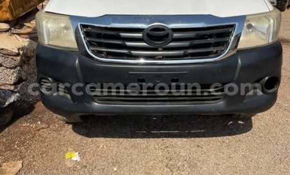 Sayi Na hannu Toyota Hilux Sauran Mota in Douala a Ƙasar Kamaru Sayi Na hannu Toyota Hilux Sauran Mota in Douala a Ƙasar Kamaru
