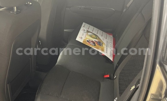 Sayi Na hannu Peugeot 3008 Azurfa Mota in Douala a Ƙasar Kamaru Sayi Na hannu Peugeot 3008 Azurfa Mota in Douala a Ƙasar Kamaru