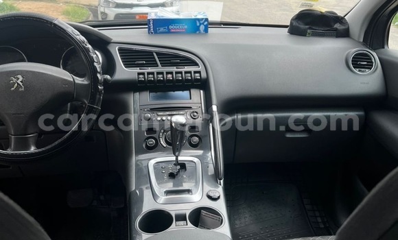Sayi Na hannu Peugeot 3008 Azurfa Mota in Douala a Ƙasar Kamaru Sayi Na hannu Peugeot 3008 Azurfa Mota in Douala a Ƙasar Kamaru
