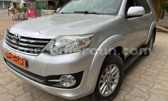 Sayi Na hannu Toyota Fortuner Sauran Mota in Douala a Ƙasar Kamaru Sayi Na hannu Toyota Fortuner Sauran Mota in Douala a Ƙasar Kamaru