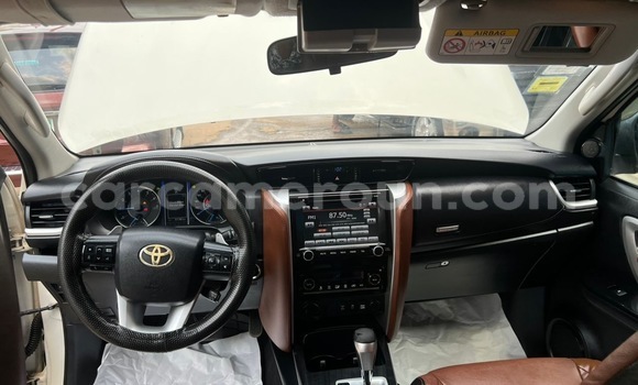 Acheter Import Voiture Toyota Fortuner Blanc à Douala, Littoral Cameroon Acheter Import Voiture Toyota Fortuner Blanc à Douala, Littoral Cameroon