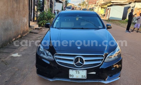 Sayi Imported Mercedes‒Benz E–Class Black Mota in Douala a Ƙasar Kamaru