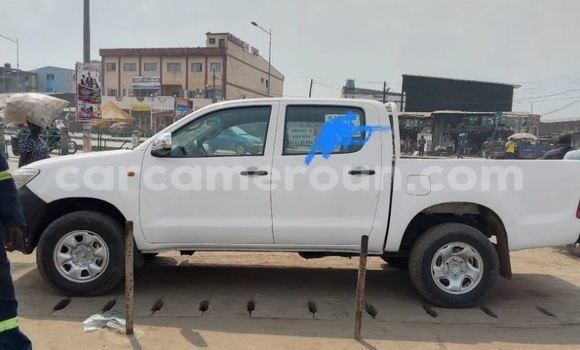 Sayi Na hannu Toyota Hilux White Mota in Douala a Ƙasar Kamaru Sayi Na hannu Toyota Hilux White Mota in Douala a Ƙasar Kamaru