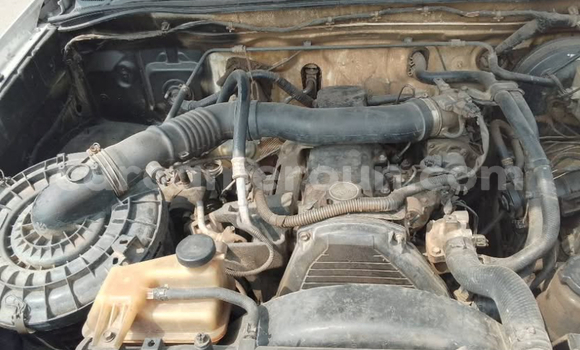 Sayi Na hannu Toyota Hilux White Mota in Douala a Ƙasar Kamaru Sayi Na hannu Toyota Hilux White Mota in Douala a Ƙasar Kamaru