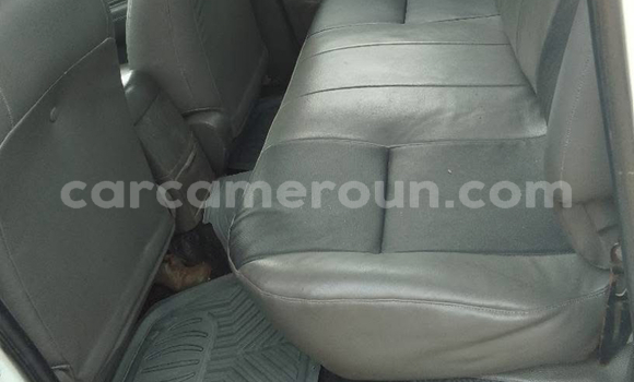 Sayi Na hannu Toyota Hilux White Mota in Douala a Ƙasar Kamaru Sayi Na hannu Toyota Hilux White Mota in Douala a Ƙasar Kamaru