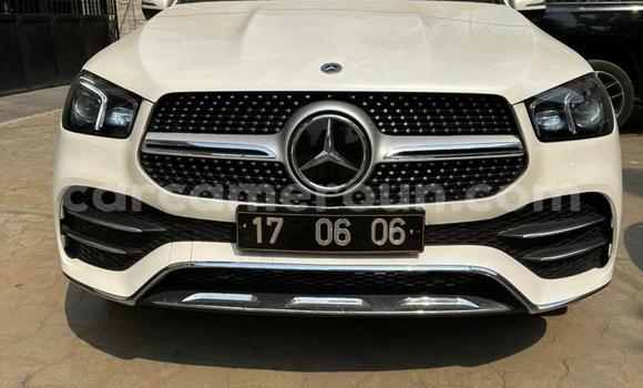 Sayi Na hannu Mercedes‒Benz GLE White Mota in Douala a Ƙasar Kamaru