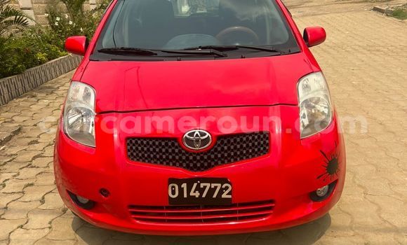 Sayi Na hannu Toyota Yaris Red Mota in Douala a Ƙasar Kamaru