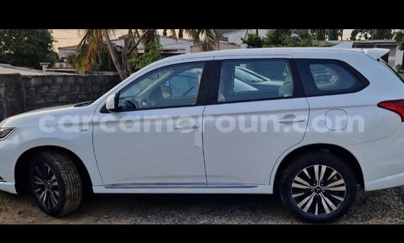 Buy Used Mitsubishi Outlander White Car in Douala in Littoral Cameroon Buy Used Mitsubishi Outlander White Car in Douala in Littoral Cameroon