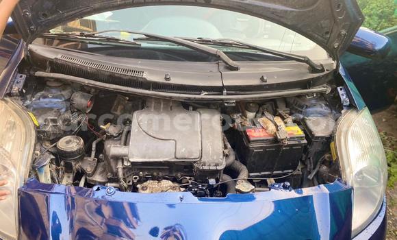 Sayi Na hannu Toyota Yaris Blue Mota in Douala a Ƙasar Kamaru Sayi Na hannu Toyota Yaris Blue Mota in Douala a Ƙasar Kamaru