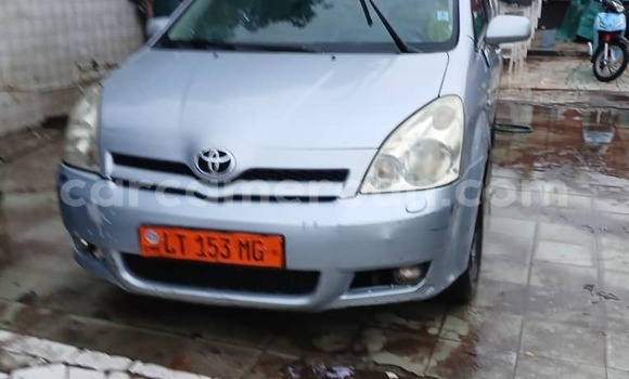 Sayi Na hannu Toyota Corolla Verso Blue Mota in Douala a Ƙasar Kamaru
