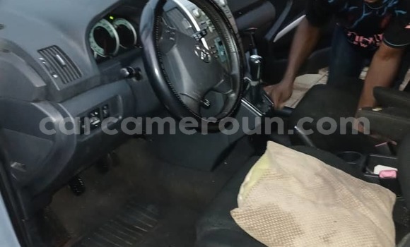 Acheter Occasion Voiture Toyota Corolla Verso Bleu à Douala, Littoral Cameroon Acheter Occasion Voiture Toyota Corolla Verso Bleu à Douala, Littoral Cameroon