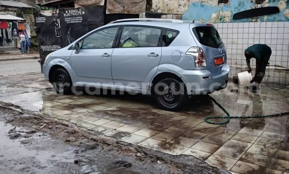 Acheter Occasion Voiture Toyota Corolla Verso Bleu à Douala, Littoral Cameroon Acheter Occasion Voiture Toyota Corolla Verso Bleu à Douala, Littoral Cameroon