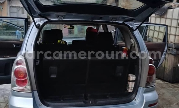 Acheter Occasion Voiture Toyota Corolla Verso Bleu à Douala, Littoral Cameroon Acheter Occasion Voiture Toyota Corolla Verso Bleu à Douala, Littoral Cameroon