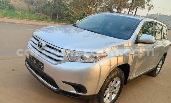 Sayi Na hannu Toyota Highlander Azurfa Mota in Yaounde a Babban Kamaru