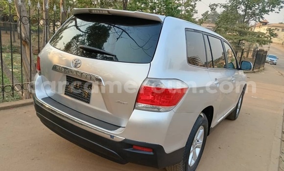 Buy Used Toyota Highlander Silver Car in Yaounde in Central Cameroon Buy Used Toyota Highlander Silver Car in Yaounde in Central Cameroon