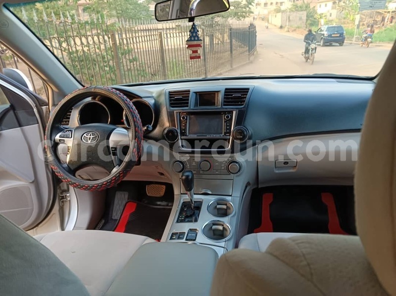 Big with watermark toyota highlander central cameroon yaounde 17971