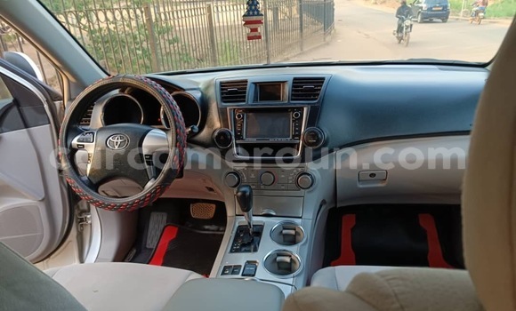Buy Used Toyota Highlander Silver Car in Yaounde in Central Cameroon Buy Used Toyota Highlander Silver Car in Yaounde in Central Cameroon