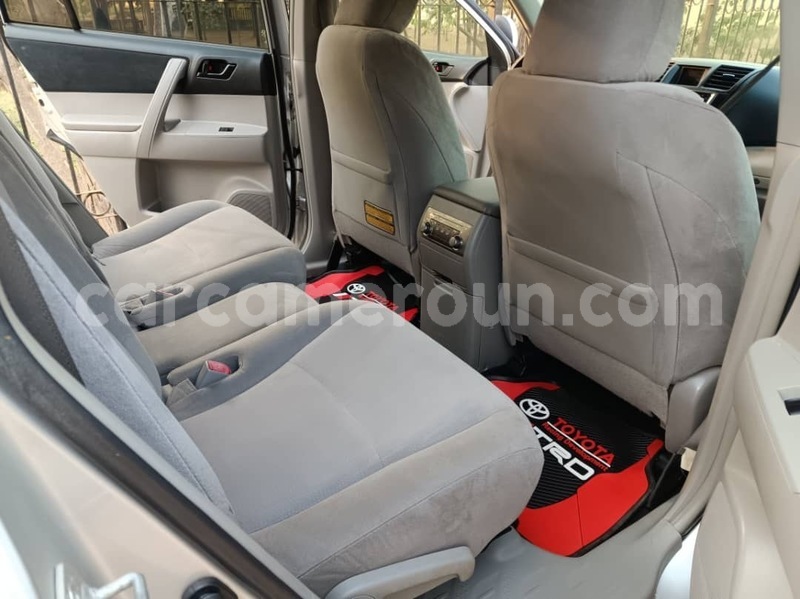 Big with watermark toyota highlander central cameroon yaounde 17971