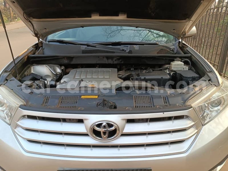 Big with watermark toyota highlander central cameroon yaounde 17971