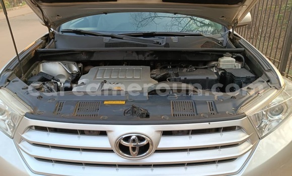 Buy Used Toyota Highlander Silver Car in Yaounde in Central Cameroon Buy Used Toyota Highlander Silver Car in Yaounde in Central Cameroon