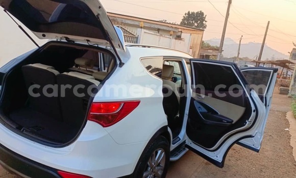 Buy Used Hyundai Santa Fe White Car in Yaounde in Central Cameroon Buy Used Hyundai Santa Fe White Car in Yaounde in Central Cameroon