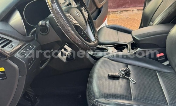 Acheter Occasion Voiture Hyundai Santa Fe Blanc à Yaoundé, Central Cameroon Acheter Occasion Voiture Hyundai Santa Fe Blanc à Yaoundé, Central Cameroon