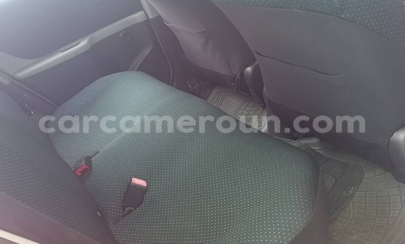 Sayi Na hannu Toyota Yaris Red Mota in Douala a Ƙasar Kamaru Sayi Na hannu Toyota Yaris Red Mota in Douala a Ƙasar Kamaru