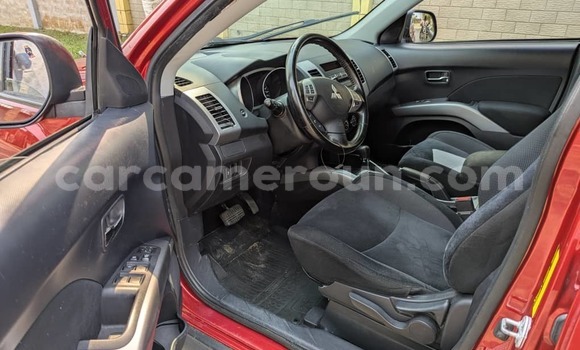 Sayi Na hannu Mitsubishi Outlander Red Mota in Douala a Ƙasar Kamaru Sayi Na hannu Mitsubishi Outlander Red Mota in Douala a Ƙasar Kamaru