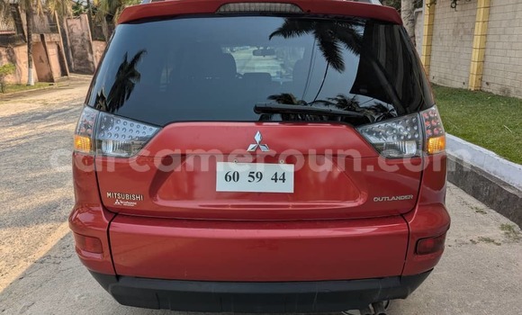 Sayi Na hannu Mitsubishi Outlander Red Mota in Douala a Ƙasar Kamaru Sayi Na hannu Mitsubishi Outlander Red Mota in Douala a Ƙasar Kamaru