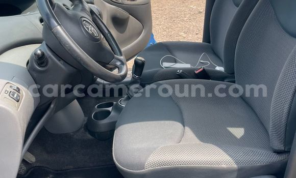 Sayi Na hannu Toyota Yaris Blue Mota in Douala a Ƙasar Kamaru Sayi Na hannu Toyota Yaris Blue Mota in Douala a Ƙasar Kamaru
