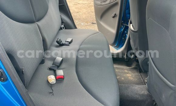 Sayi Na hannu Toyota Yaris Blue Mota in Douala a Ƙasar Kamaru Sayi Na hannu Toyota Yaris Blue Mota in Douala a Ƙasar Kamaru