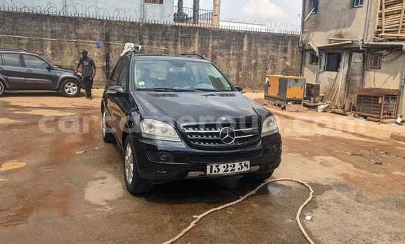 Sayi Na hannu Mercedes‒Benz ML–Class Black Mota in Douala a Ƙasar Kamaru