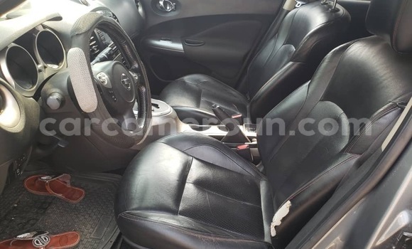 Sayi Na hannu Nissan Juke Azurfa Mota in Douala a Ƙasar Kamaru Sayi Na hannu Nissan Juke Azurfa Mota in Douala a Ƙasar Kamaru