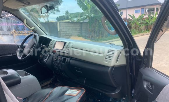 Sayi Na hannu Toyota Hiace Blue Mota in Douala a Ƙasar Kamaru Sayi Na hannu Toyota Hiace Blue Mota in Douala a Ƙasar Kamaru