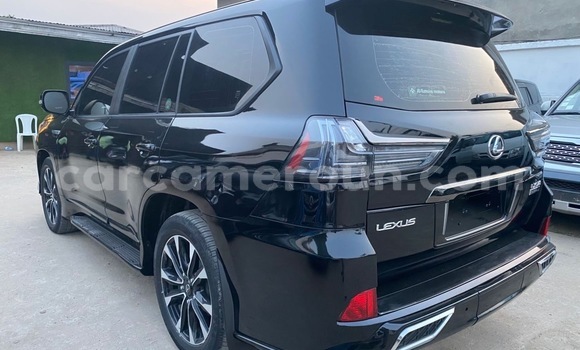 Sayi Imported Lexus LX 570 Black Mota in Douala a Ƙasar Kamaru Sayi Imported Lexus LX 570 Black Mota in Douala a Ƙasar Kamaru