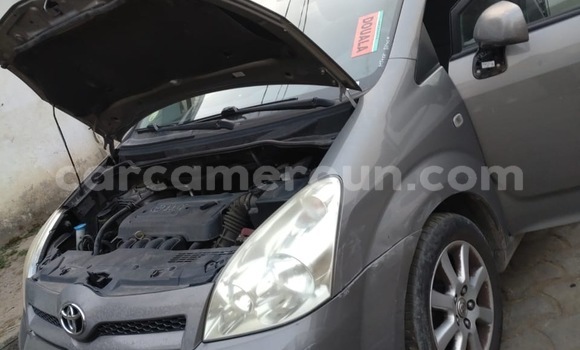 Sayi Na hannu Toyota Corolla Verso Azurfa Mota in Douala a Ƙasar Kamaru Sayi Na hannu Toyota Corolla Verso Azurfa Mota in Douala a Ƙasar Kamaru