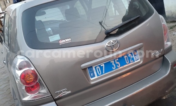 Sayi Na hannu Toyota Corolla Verso Azurfa Mota in Douala a Ƙasar Kamaru Sayi Na hannu Toyota Corolla Verso Azurfa Mota in Douala a Ƙasar Kamaru